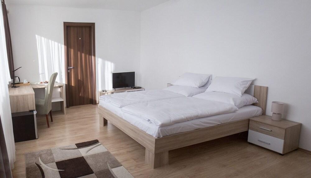River View Apartments Hotel Bratislava Ngoại thất bức ảnh