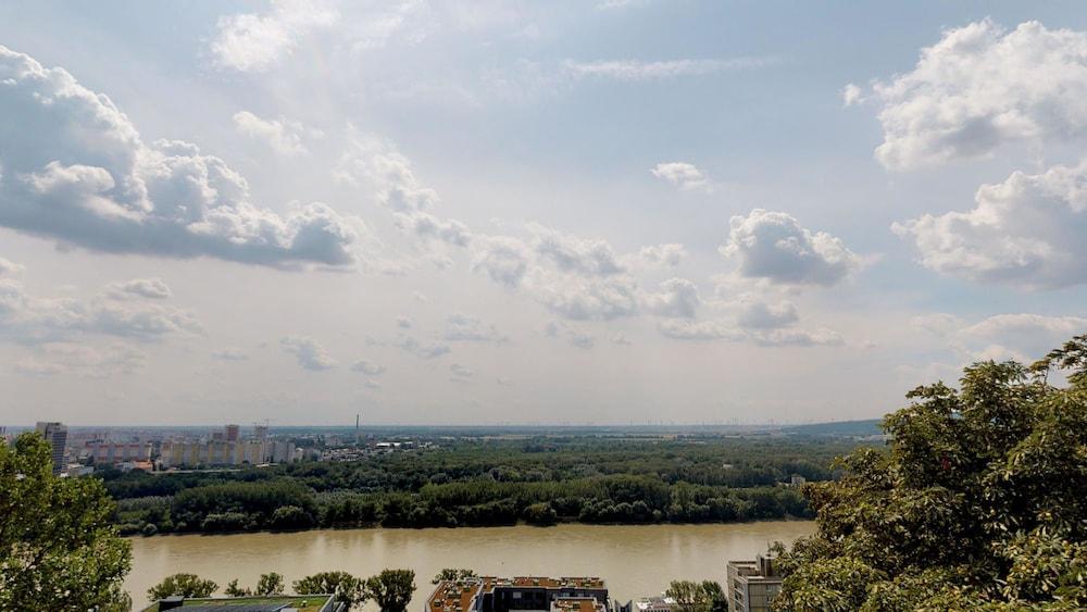 River View Apartments Hotel Bratislava Ngoại thất bức ảnh