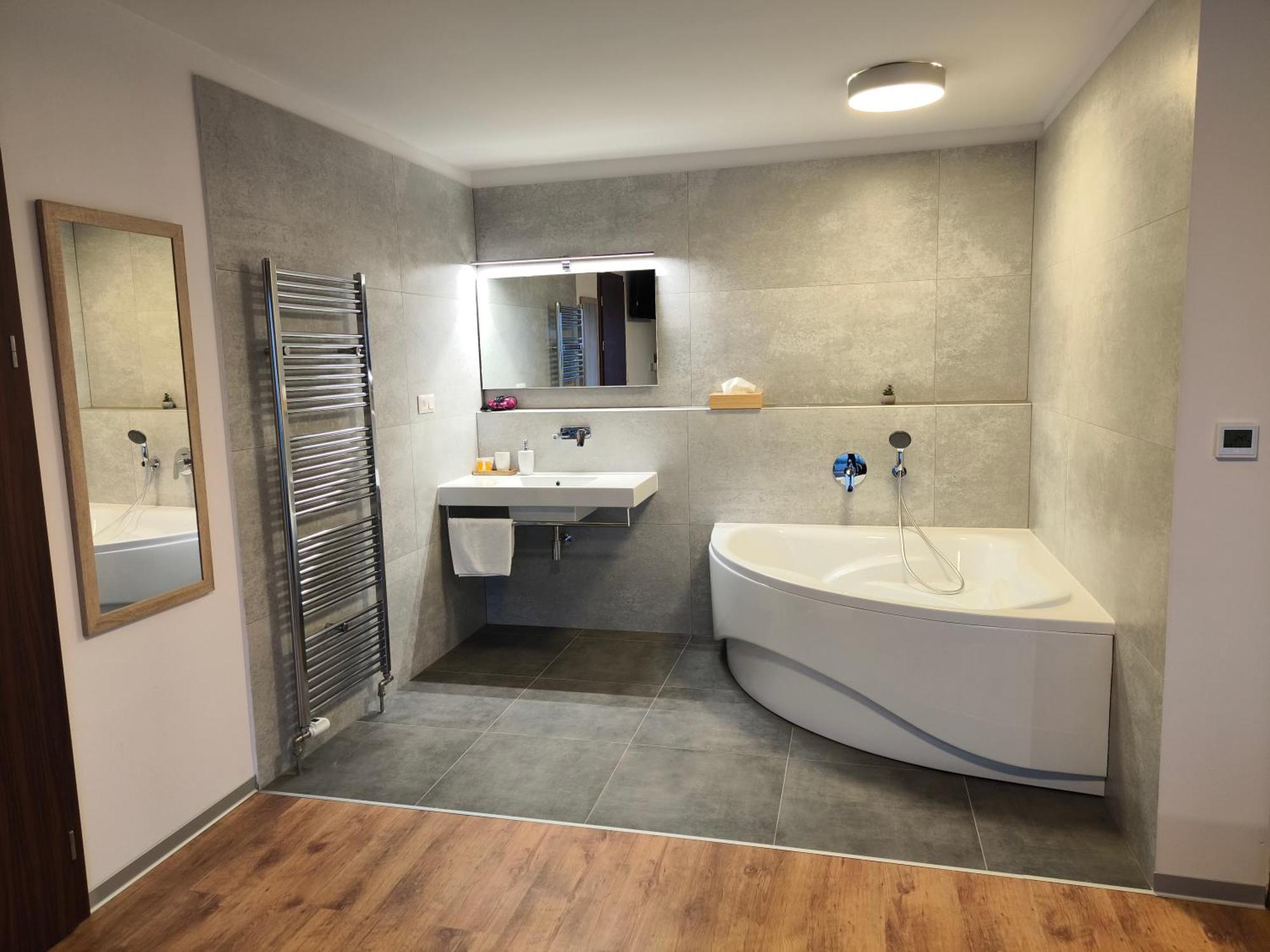 River View Apartments Hotel Bratislava Ngoại thất bức ảnh