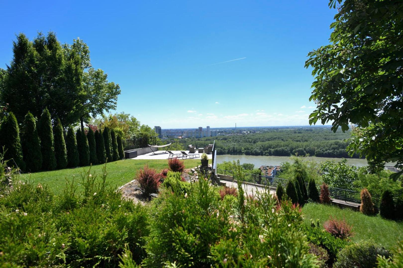 River View Apartments Hotel Bratislava Ngoại thất bức ảnh
